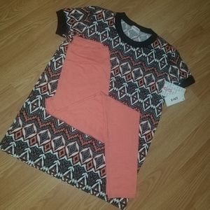 Lularoe Liv Tee And OS Leggings Outfit